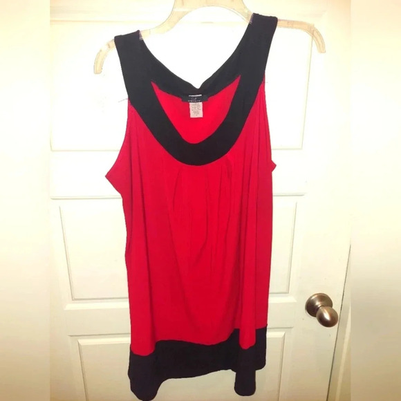 Sleeveless Plus Size Red & Black Top - Picture 1 of 3